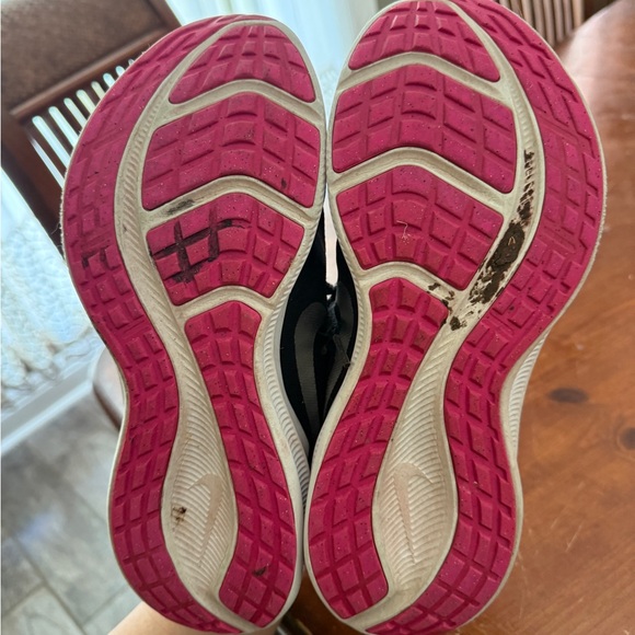 Nike Black and Pink Sneakers with Breathable Mesh - Picture 5 of 7